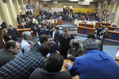  

Manifestantes protesto na Câmara de Vereadores em Santa Maria.

FOTO- JEAN PIMENTEL/ AGÊNCIA RBS