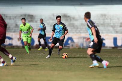  

PORTO ALEGRE, RS, BRASIL, 29-06-2013. Treino do Grêmio (Foto: Bruno Alencastro/Agência RBS, ESPORTE) - Riveros