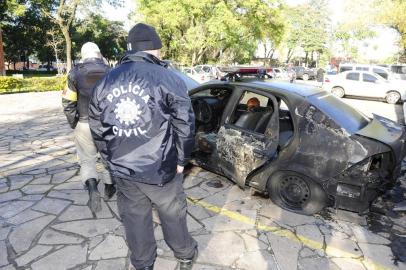  

Porto Alegre,RS,Brasil. Viaturas da Brigada Militar, incendiadas no patio da Secretaria de Segurança Publica do Estado.