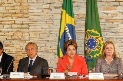 Presidente Dilma Rousseff durante reunião ministerial na Granja do Torto.