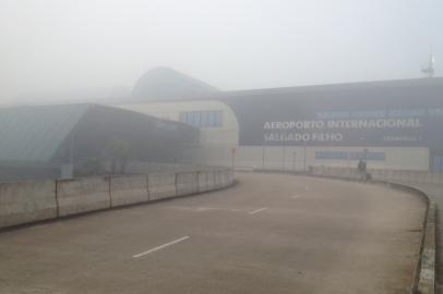 aeroporto - salgado filho - rdgol - neblina - porto alegre - 02/07/2013