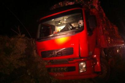 Caminhoneiro é morto na BR-116, na região de Cristal.