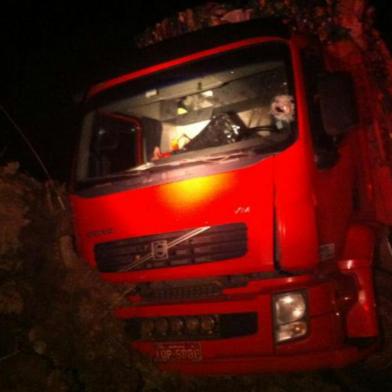 Caminhoneiro é morto na BR-116, na região de Cristal.