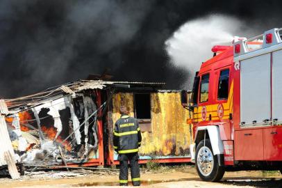  

ITAJAI,SC,BRASIL,04/07/2013: Semana do Bombeiro.
Fotos de bombeiros trabalhando em combate aos incêndios em Itajai e região.