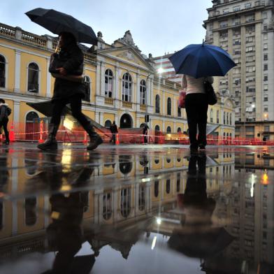 zol - amanhecer - incêndio - mercado público - cinzas - escombros - porto alegre - 07072013