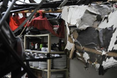  

PORTO ALEGRE, RS, BRASIL, 07-07-2013 : Incêndio atinge o Mercado Público de Porto Alegre. Permissionários contabilizam os prejuízos. (Foto: CARLOS MACEDO/Agência RBS, Editoria Geral)