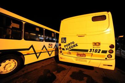  

ônibus é atingido por tiro em Porto Alegre