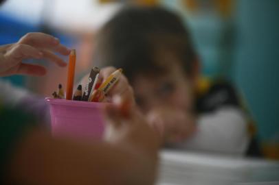 Escola Dinâmica. Crianças em ativides educativas.
Antônio Baltazar Linhares ( com camisa do tigre)