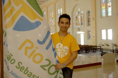  

JARAGUÁ DO SUL, SC, BRASIL, 17-07-2013: Rodrigo da Silva, morador de Schroeder, vai representar a diocese de Joinville durante um encontro pessoal com o papa no dia 28, durante a Jornada Mundial da Juventude. (FOTO: GERMANO RORATO/AGÊNCIA RBS, GERAL)