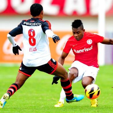  

Jogador Willians (D)
CAXIAS DO SUL, RS, BRASIL, 21-07-2013. Campeonato Brasileiro 2013, 8ª rodada - Inter x Flamengo no estádio Centenário. (Foto: FERNANDO GOMES/Agência RBS, ESPORTE)