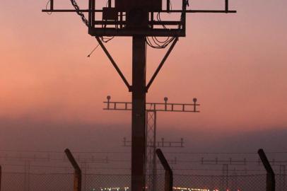 Neblina fecha o aeroporto Salgado Filho, em Porto Alegre