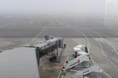  

Aeroporto Salgado Filho fecahdo na manhã de terça-feira, Porto Alegre, 30072013