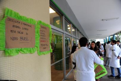  

PORTO ALEGRE, RS, BRASIL - 30-07-2013 - Paralisação dos médicos, Hospital de Clínicas de Porto Alegre (FOTO: FERNANDO GOMES/AGÊNCIA RBS, GERAL)