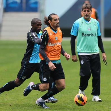  

PORTO ALEGRE, RS, BRASIL - 02-08-2013 - Treino do Grêmio na Arena, antes do Gre-Nal que ocorrerá no próximo domingo. Jogador Barcos e o técnico Renato Portaluppi (FOTO: DIEGO VARA/ AGÊNCIA RBS, ESPORTES)
Indexador: Diego Vara