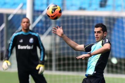  

PORTO ALEGRE, RS, BRASIL - 02-08-2013 - Treino do Grêmio na Arena, antes do Gre-Nal que ocorrerá no próximo domingo. Jogador Rhodolfo (FOTO: DIEGO VARA/ AGÊNCIA RBS, ESPORTES)
Indexador: Diego Vara