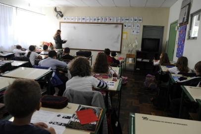  

Blumenau-SC-Brasil-10-05-2013, Prêmio RBS de Educação, colégio estadual PedroII sala de aula e leitura na biblioteca por alunas.