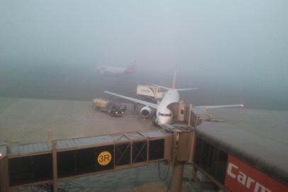 aeroporto - neblina - rdgol - 12/08/2013