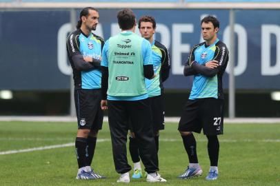  

PORTO ALEGRE, RS, BRASIL - 02-08-2013 - Treino do Grêmio na Arena, antes do Gre-Nal que ocorrerá no próximo domingo. Jogadores, da esquerda para direita, Barcos, Elano e Kleber com o técnico Renato Portaluppi (FOTO: DIEGO VARA/ AGÊNCIA RBS, ESPORTES)
Indexador: Diego Vara