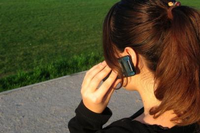 uso do celular pode causar tumor no cérebro