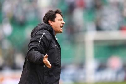  Clássico entre Avaí e Figueirense pela série B do campeonato brasileiro. Técnico Adilson Batista do Figueirense.