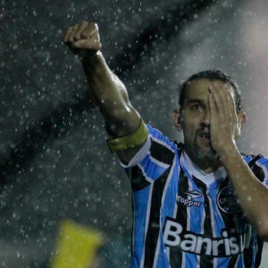 Vasco e Grêmio

O jogador Hernán Barcos do Grêmio comemora gol durante a partida entre Vasco RJ e Grêmio RS válida pela Série A do Campeonato Brasileiro 2013 no Estádio São Januário no Rio de Janeiro (RJ), neste sábado (17).

Editoria: ESP
Local: RIO DE JANEIRO
Indexador: LUCIANO BELFORD/FUTURA PRESS