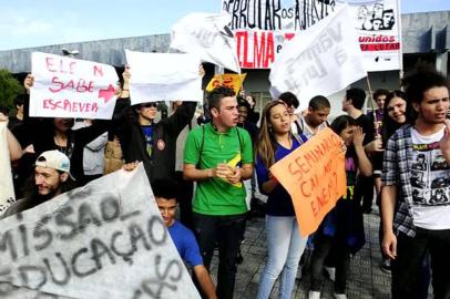 zol - protesto - ensino médio - vídeo - educação 21082013