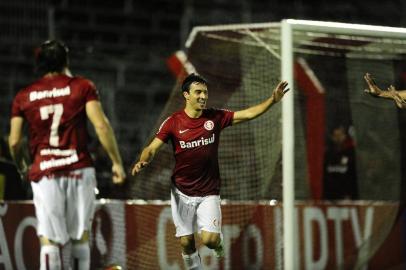  

Jogador Scocco faz o segundo gol da partida
NOVO  HAMBURGO, Brasil, 22.08.2013,Copa do Brasil 2013 - Oitava de final, Inter x Salgueiro no estádio do Vale em Novo Hamburgo.(Foto:MAURO VIEIRA/ Agência RBS /ESPORTE)