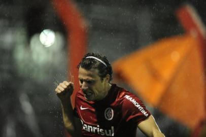  

Jogador Forlán faz o terceiro gol da partida
NOVO  HAMBURGO, Brasil, 22.08.2013,Copa do Brasil 2013 - Oitava de final, Inter x Salgueiro no estádio do Vale em Novo Hamburgo.(Foto:RICARDO DUARTE/ Agência RBS /ESPORTE)