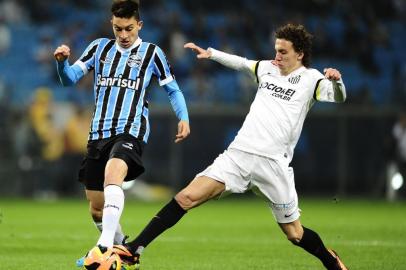  
Jogador Alex telles
PORTO ALEGRE, Brasil, 28.08.2013,Copa do Brasil / Oitavas de Final - Grêmio x Santos na Arena.(Foto:Mauro Vieira/ Agência RBS /ESPORTE)