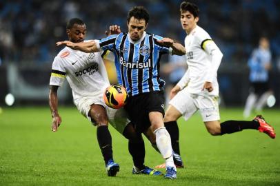  
Jogador Souza faz o primeiro gol da partida.
PORTO ALEGRE, Brasil, 28.08.2013,Copa do Brasil / Oitavas de Final - Grêmio x Santos na Arena.(Foto:Mauro Vieira/ Agência RBS /ESPORTE)