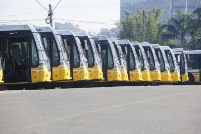  

PORTO ALEGRE, RS, BRASIL - 30-08-2013 - Manifestações, empresa Carris com o pátio lotado com os ônibus (FOTO: RONALDO BERNARDI/AGÊNCIA RBS, GERAL)