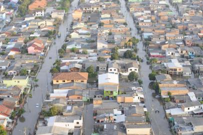  

PORTO ALEGRE, RS, BRASIL, 31-08-2013: Imagens aéreas do bairro Sarandi, alagado após o rompimento de um dique, na zona norte da capital gaucha. (Foto: Ronaldo Bernardi/Agência RBS, GERAL)