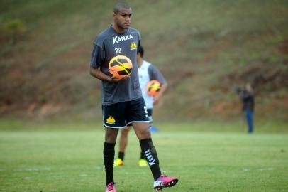  

Treino do Criciúma no cetro de treinamento do clube - Na foto Cassiano
Indexador:                                 