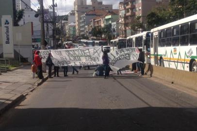 protesto - estudantes - rdgol - 04/09/2013