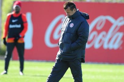  

PORTO ALEGRE, RS, BRASIL - 22-07-2013 - Treino do Internacional no CT Parque Gigante. Reapresentação do Inter depois da vitória sobre o Flamento, técnico Dunga (FOTO: FERNANDO GOMES/AGÊNCIA RBS, ESPORTES)