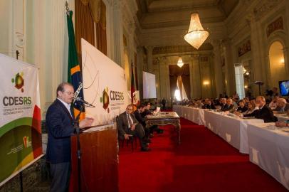 PORTO ALEGRE, RS, BRASIL. Reunião do Conselhão no Palácio Piratini. Na foto, o governador Tarso Genro