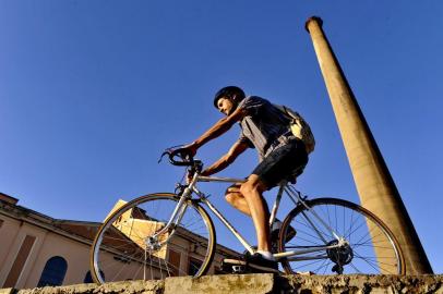  

PORTO ALEGRE, RS, BRASIL, 11/09/2013- Matéria sobre furto de  bikes-Maurício Zampirom, que após assalto conseguiu recuperar sua bike