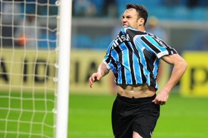  

PORTO ALEGRE, RS, BRASIL, 31-08-2013:O atacante Kleber comemora o único gol da partida entre Grêmio e Ponte Preta, na Arena, válida pela 17ª rodada do Brasileirão. (Foto: Fernando Gomes/Agência RBS, Divulgação, ESPORTES)