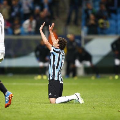  

Jogador Elano abre o placar para o Grêmio
PORTO ALEGRE, RS, BRASIL, 18-09-2013, Brasileirão 2013 - 22ª rodada, Grêmio x Santos na Arena.(Foto:RICARDO DUARTE/Agência RBS)