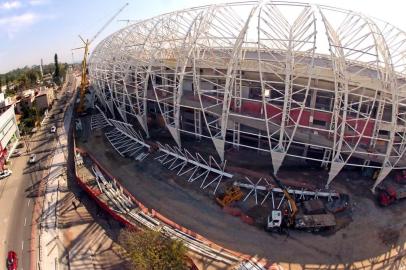  

PORTO ALEGRE, RS, BRASIL, 10-09-2013 : Fotos aéreas das obras no estádio Beira-Rio. (Foto: BRUNO ALENCASTRO/Agência RBS, Editoria Geral)