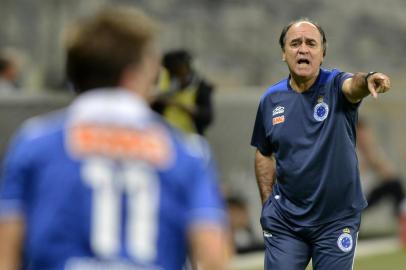 Técnico do Cruzeiro Marcelo Oliveira orienta o time na vitória sobre o Vasco pelo Brasileirão 2013 em 1 de setembro de 2013