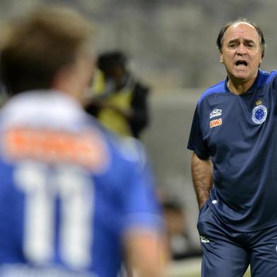 Técnico do Cruzeiro Marcelo Oliveira orienta o time na vitória sobre o Vasco pelo Brasileirão 2013 em 1 de setembro de 2013