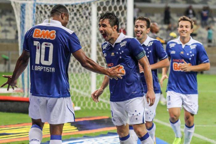 Rede Globo > rbstvsc - Globo Esporte mostra a festa do Cruzeiro, campeão  brasileiro de 2013