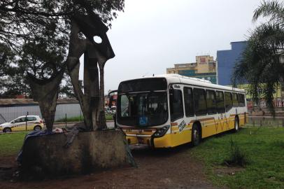 ônibus - poa - rdgol - acidente - 28/09/2013