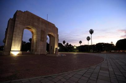  

Clima. Amanhecer de sábado em Porto Alegre no Parque da Redenção.
Indexador: Diego Vara