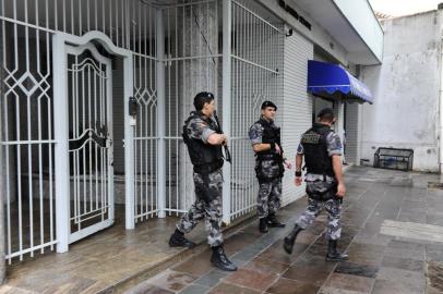  

PORTO ALEGRE,RS,BRASIL,04-10-2013 - MP faz operação Identidade, que apura suspeita de lavagem de dinheiro de políticos por ONG (FOTO: RONALDO BERNARDI / AGENCIA RBS / GERAL )