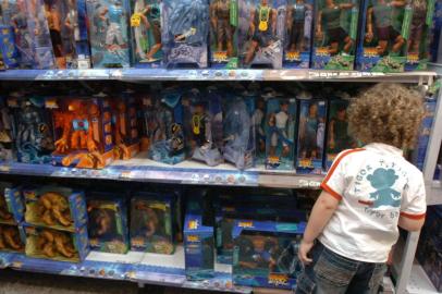 *** Emerson Souza - Dia das Criancas 3 *** Compras em lojas aumentam na vespera do Dia das crianças.