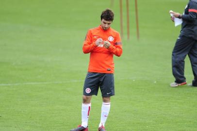  

PORTO ALEGRE, RS , BRASIL,20-09-2013 - Treino somente para os atletas que ficaram em Porto Alegre (D'Alessandro, Scocco, Forlán...). Inter estará no caminho de volta da Bahia. ( FOTO :RONALDO BERNARDI / AGENCIA RBS / ESPORTE )