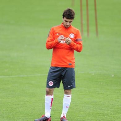  

PORTO ALEGRE, RS , BRASIL,20-09-2013 - Treino somente para os atletas que ficaram em Porto Alegre (D'Alessandro, Scocco, Forlán...). Inter estará no caminho de volta da Bahia. ( FOTO :RONALDO BERNARDI / AGENCIA RBS / ESPORTE )