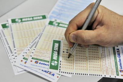  

PORTO ALEGRE, RS, BRASIL 18/12/12 - Mega Sena, movimento nas agências do Centro para as apostas de fim de ano


(Foto: LÍVIA STUMPF / DIÁRIO GAÚCHO)